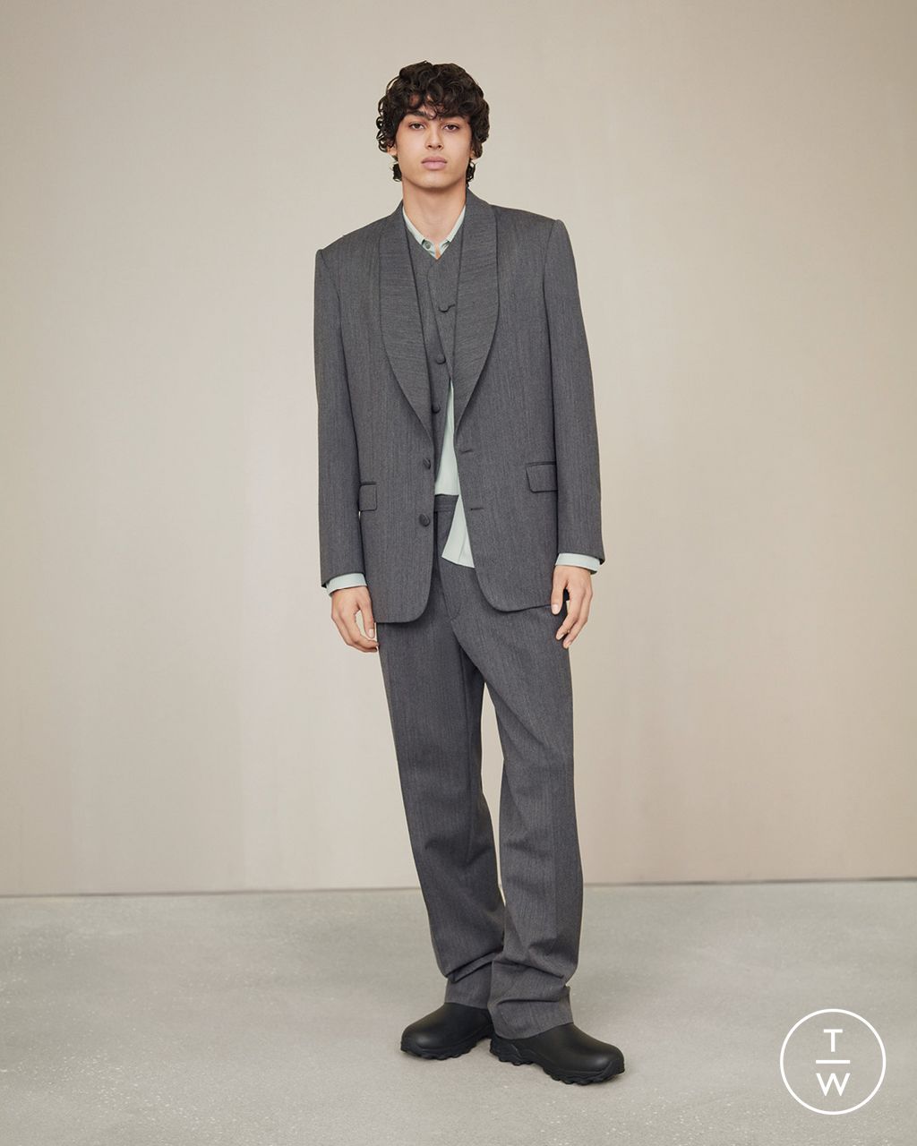 Fashion Week Paris Pre-Fall 2024 look 2 from the Givenchy collection 男装