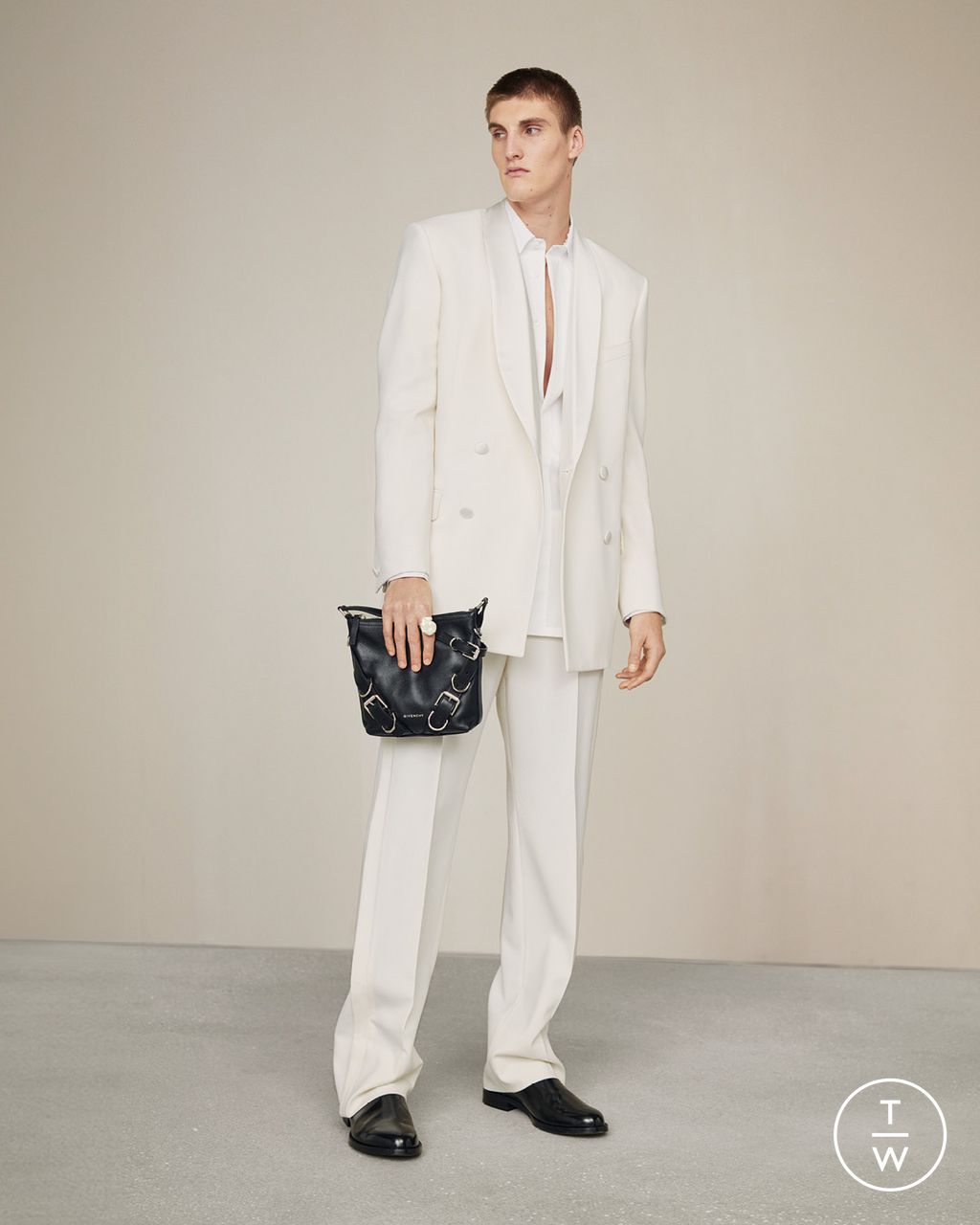 Fashion Week Paris Pre-Fall 2024 look 6 from the Givenchy collection 男装