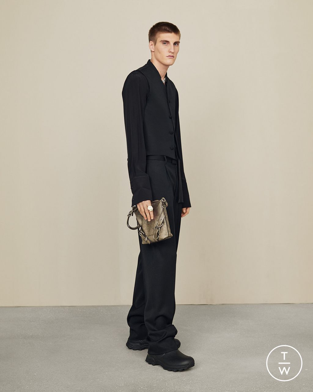 Fashion Week Paris Pre-Fall 2024 look 23 from the Givenchy collection menswear