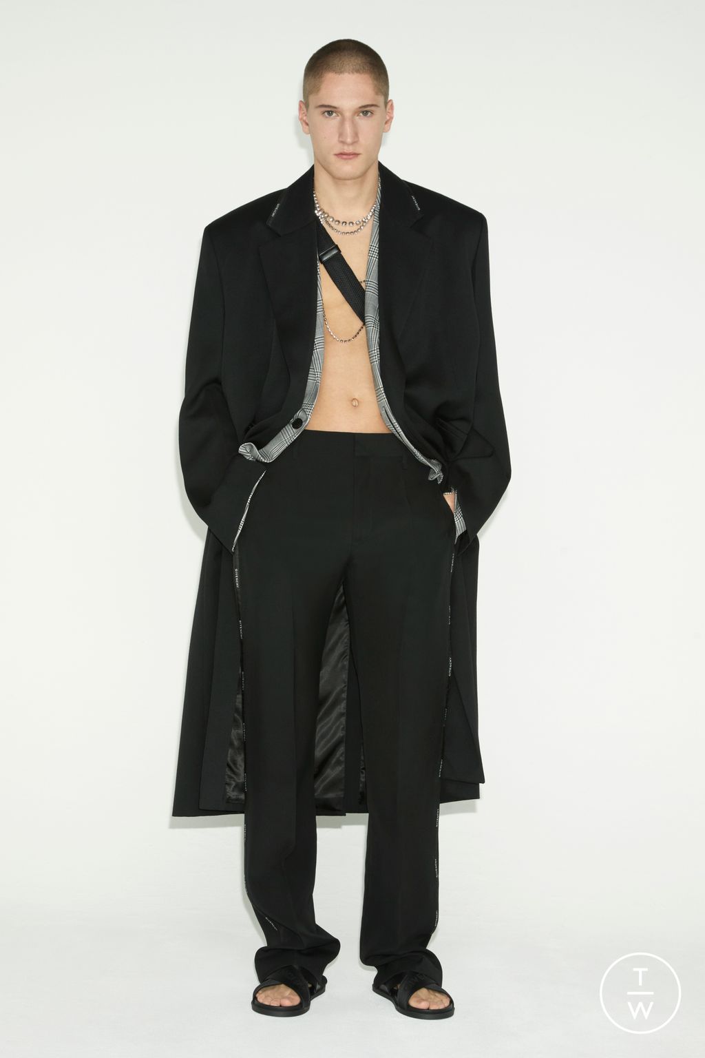 Fashion Week Paris Pre-Fall 2023 look 1 from the Givenchy collection menswear