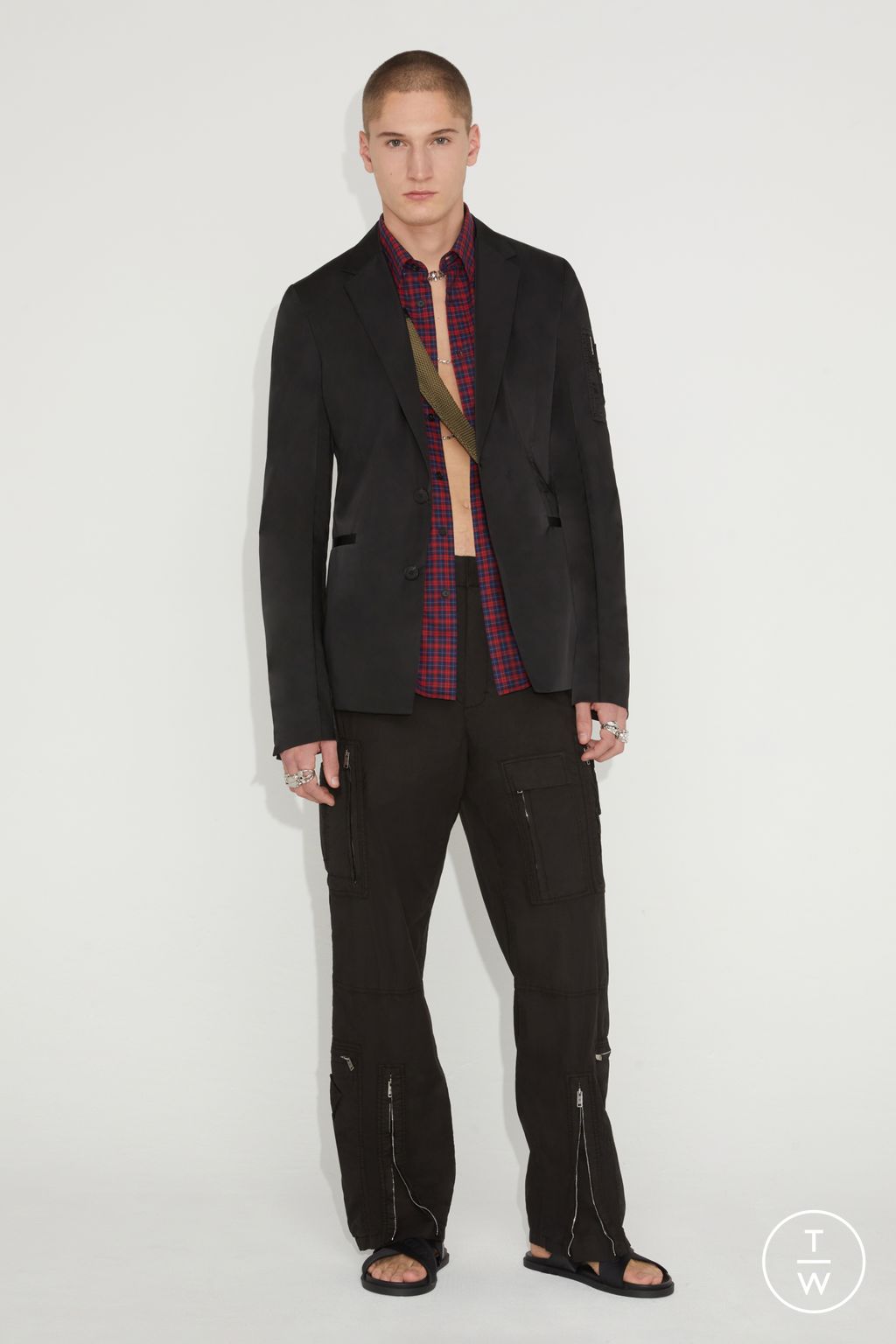 Fashion Week Paris Pre-Fall 2023 look 2 from the Givenchy collection menswear