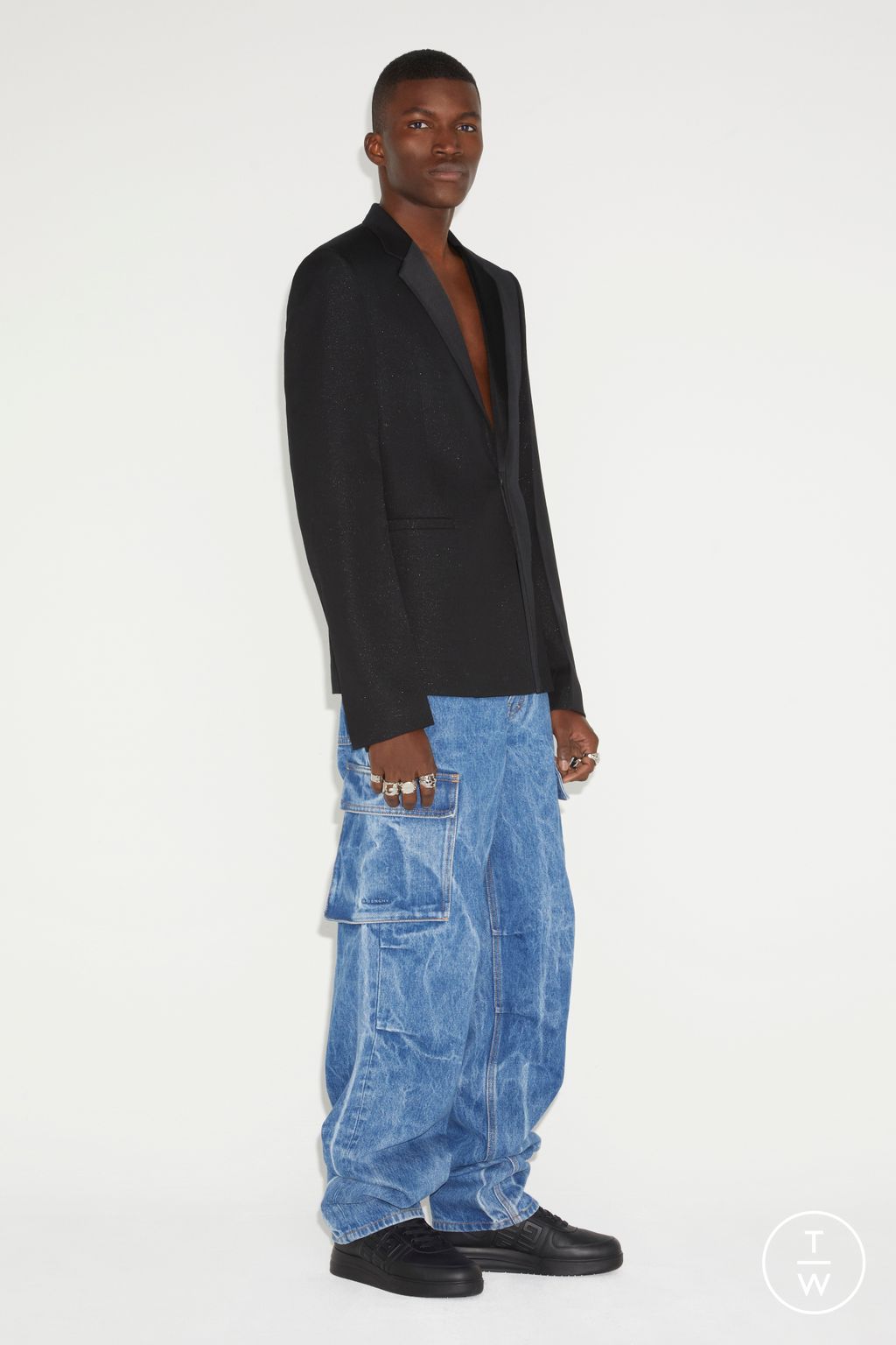 Fashion Week Paris Pre-Fall 2023 look 5 from the Givenchy collection menswear