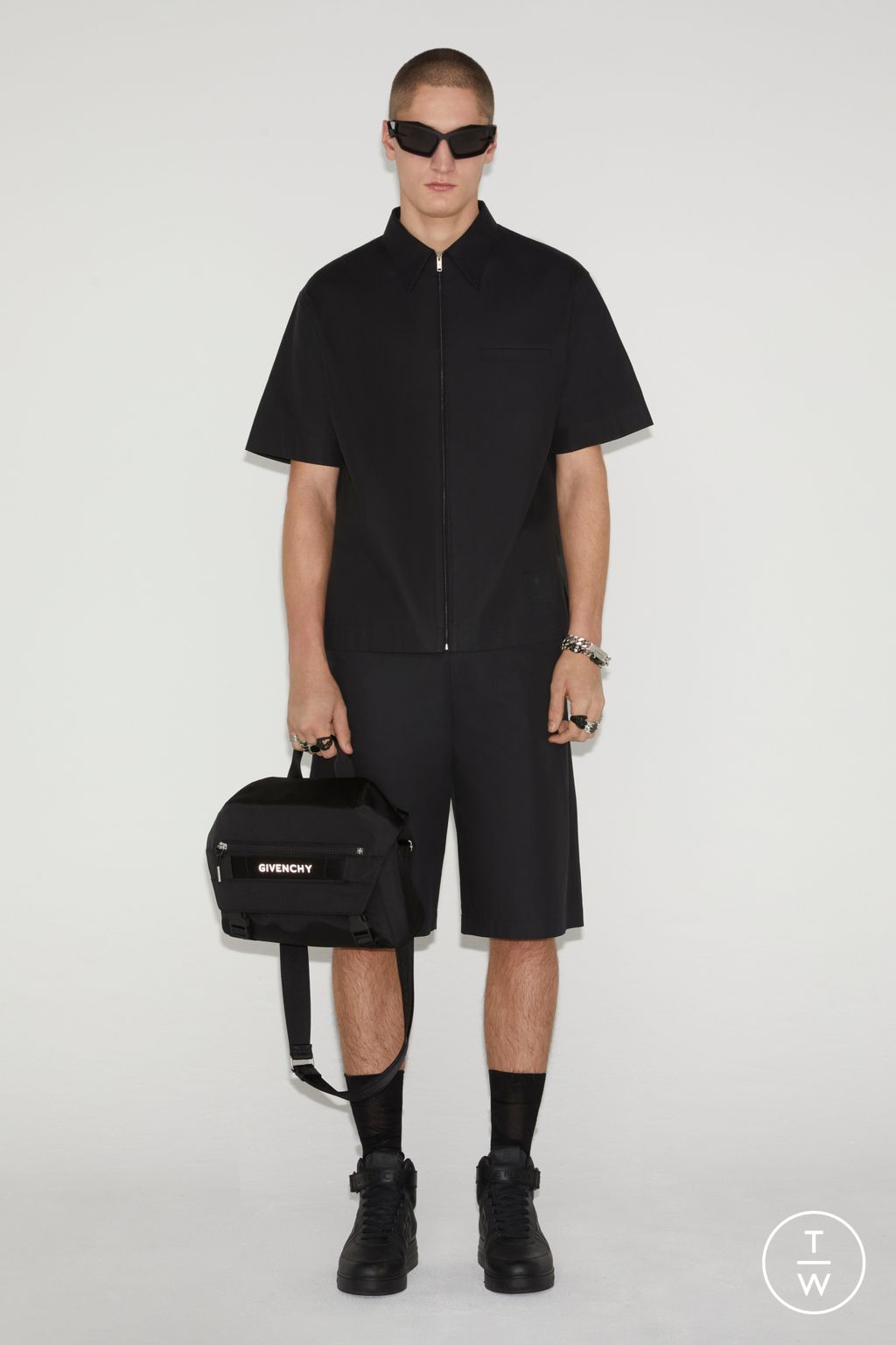 Fashion Week Paris Pre-Fall 2023 look 7 from the Givenchy collection 男装