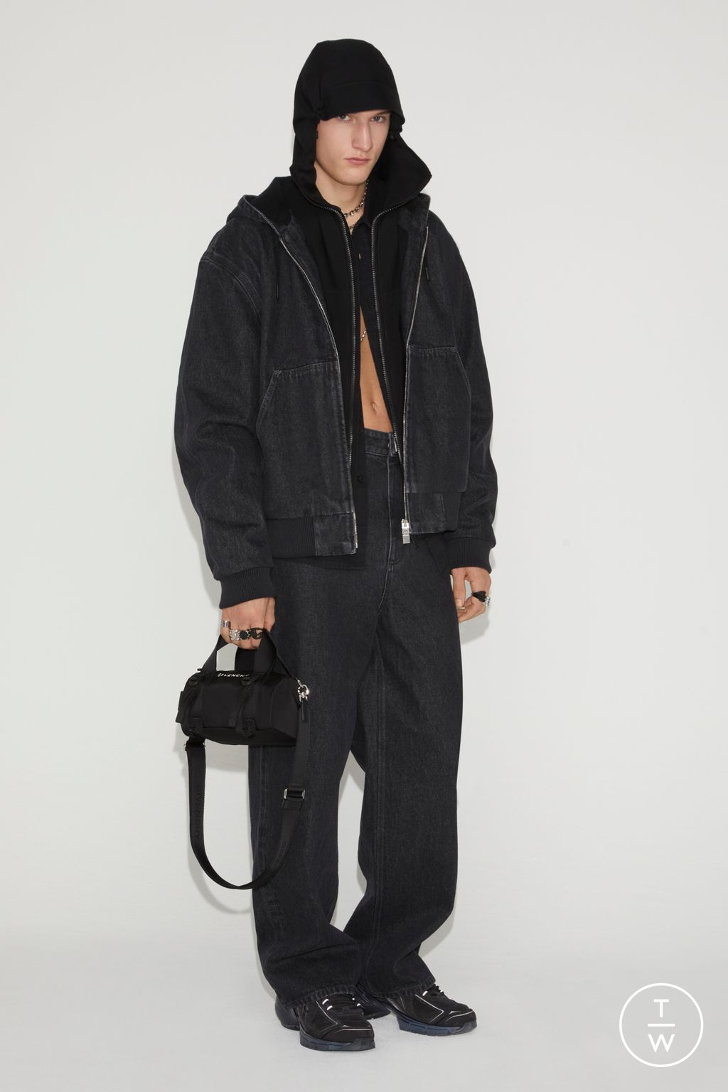 Fashion Week Paris Pre-Fall 2023 look 10 from the Givenchy collection 男装