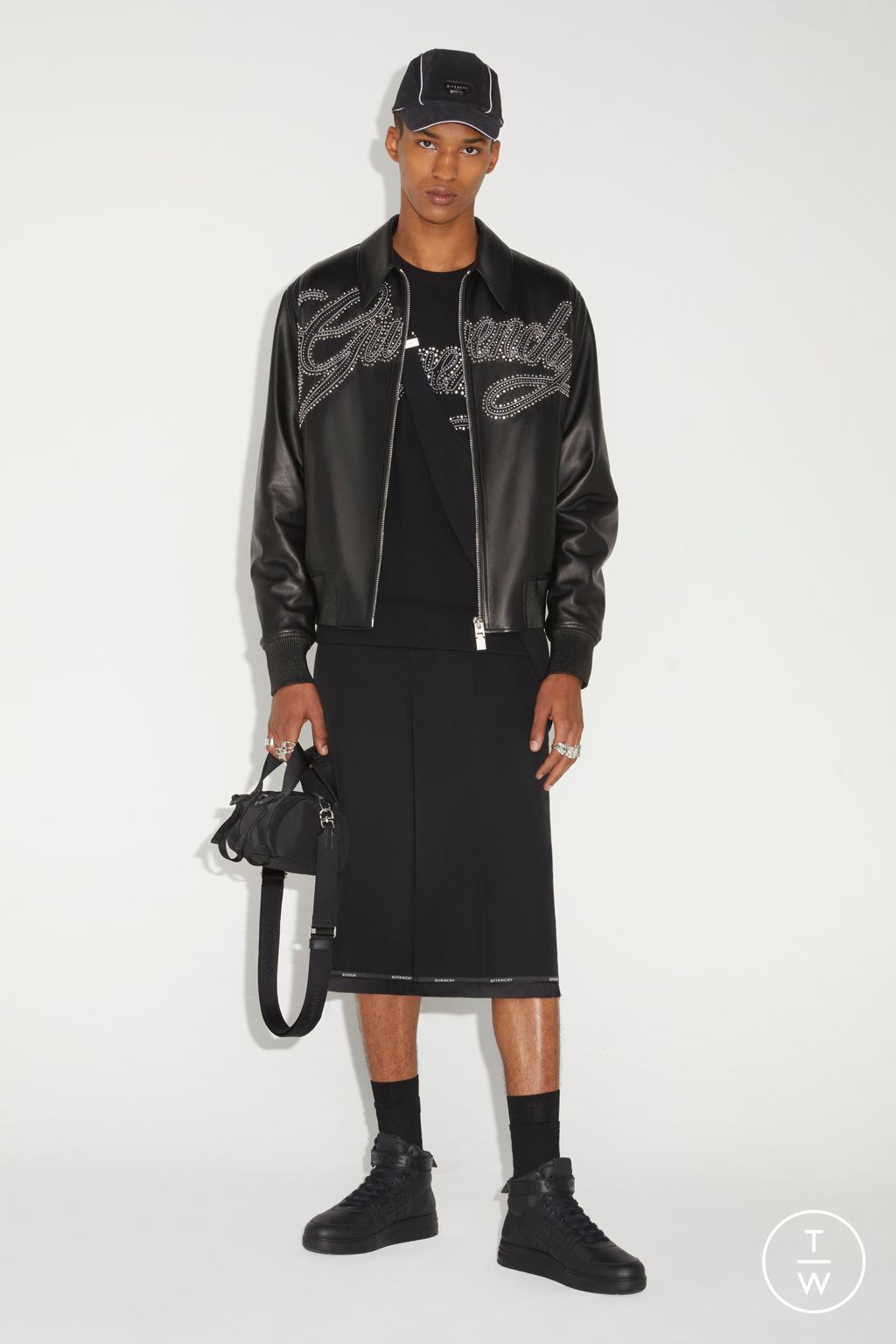 Fashion Week Paris Pre-Fall 2023 look 20 from the Givenchy collection menswear