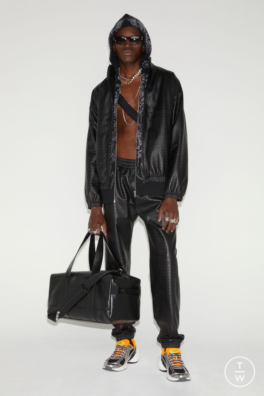 Fashion Week Paris Pre-Fall 2023 look 21 from the Givenchy collection menswear