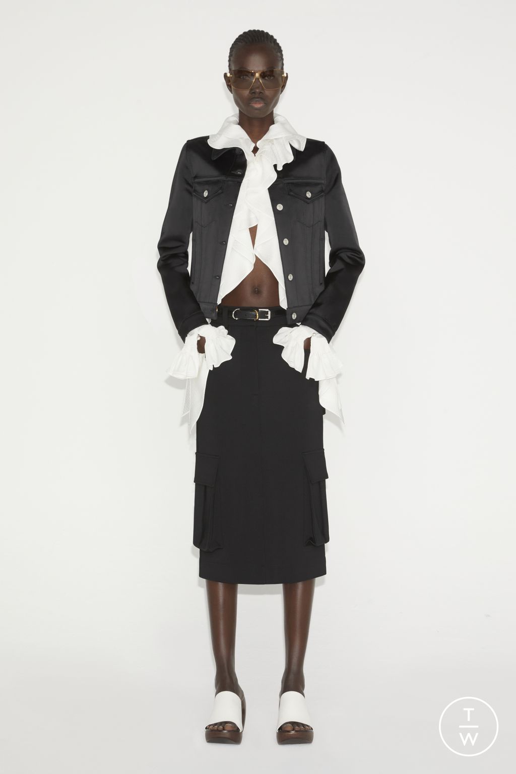 Fashion Week Paris Pre-Fall 2023 look 1 from the Givenchy collection womenswear