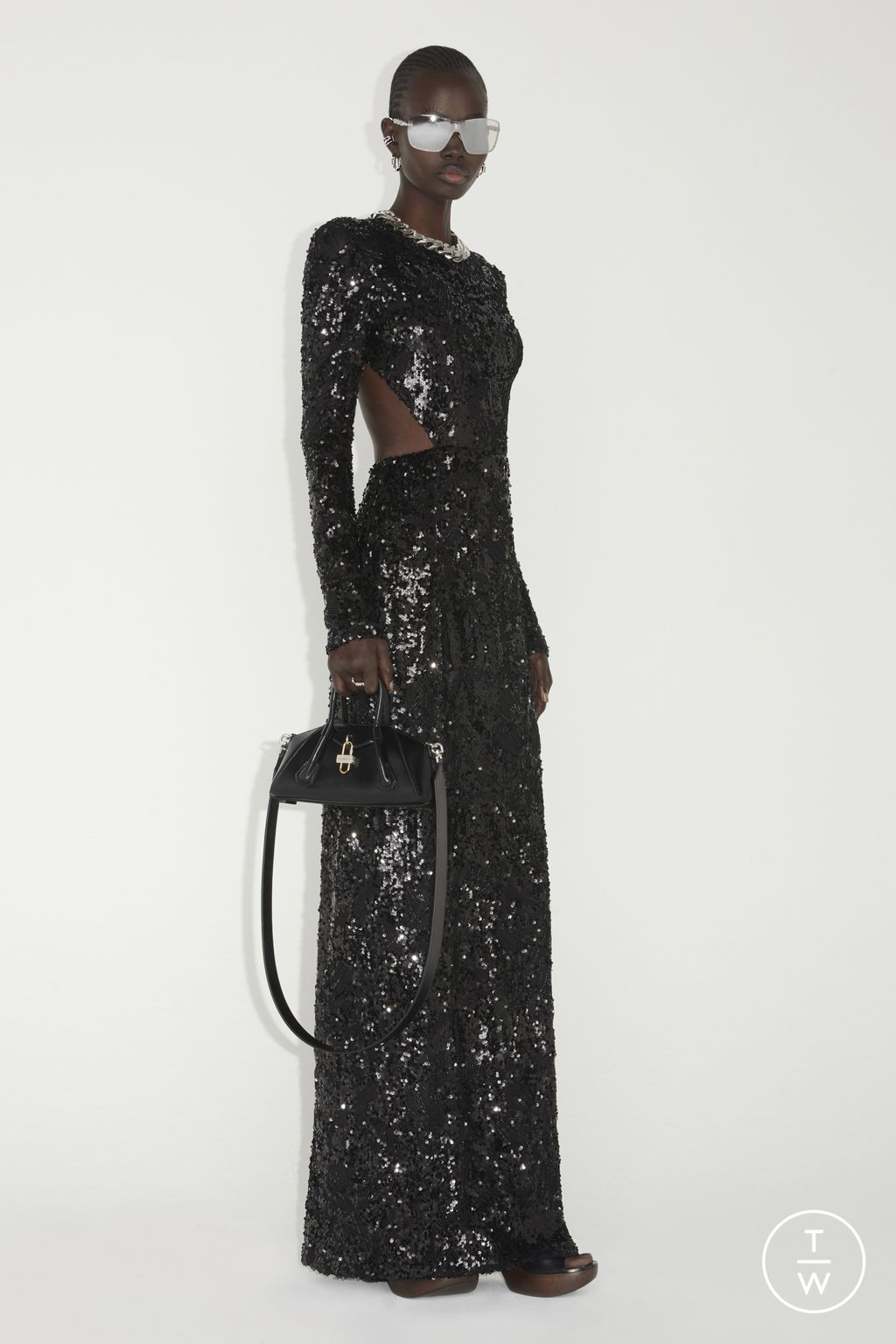 Fashion Week Paris Pre-Fall 2023 look 24 from the Givenchy collection womenswear