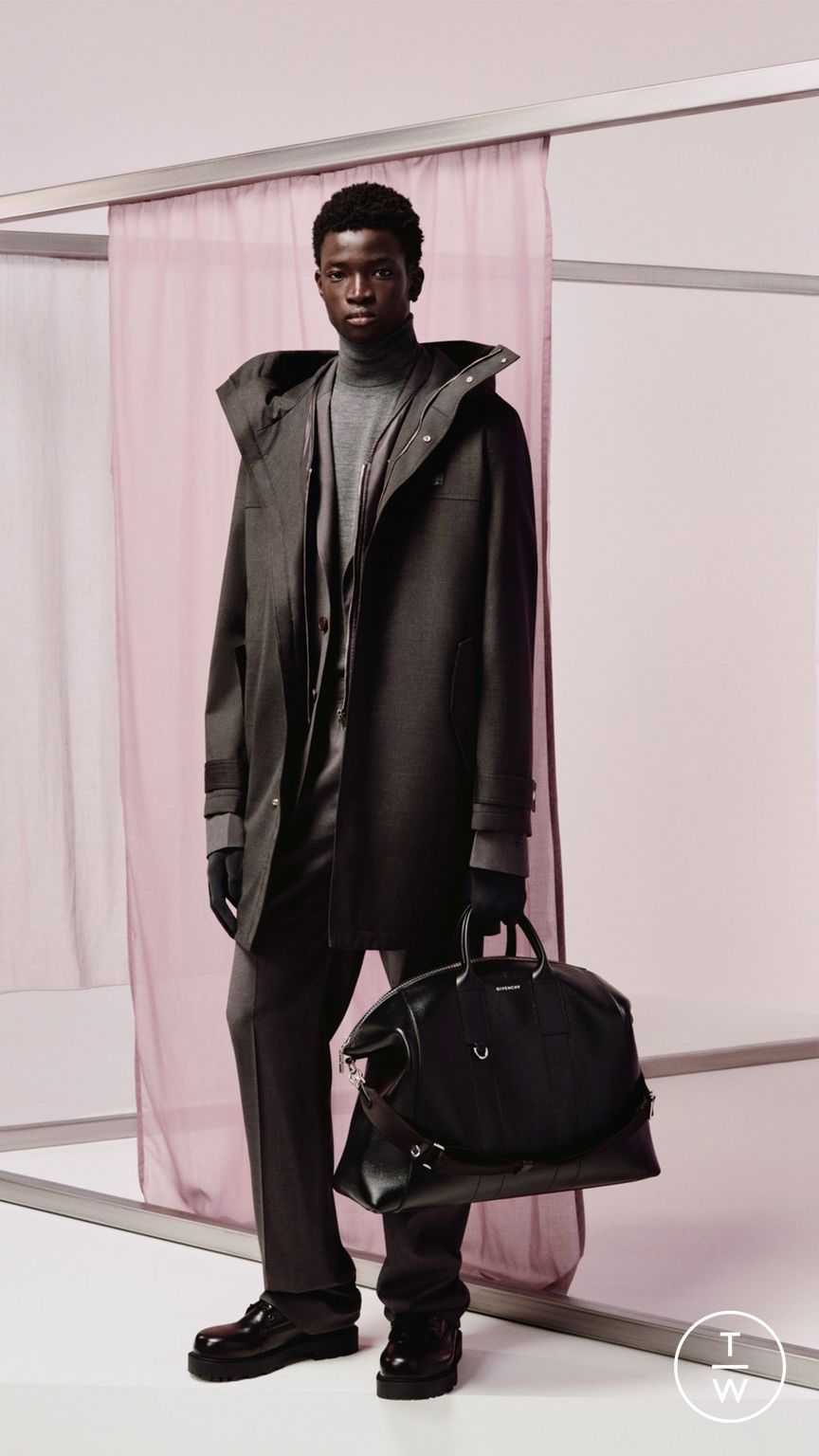 Fashion Week Paris Resort 2024 look 1 from the Givenchy collection menswear