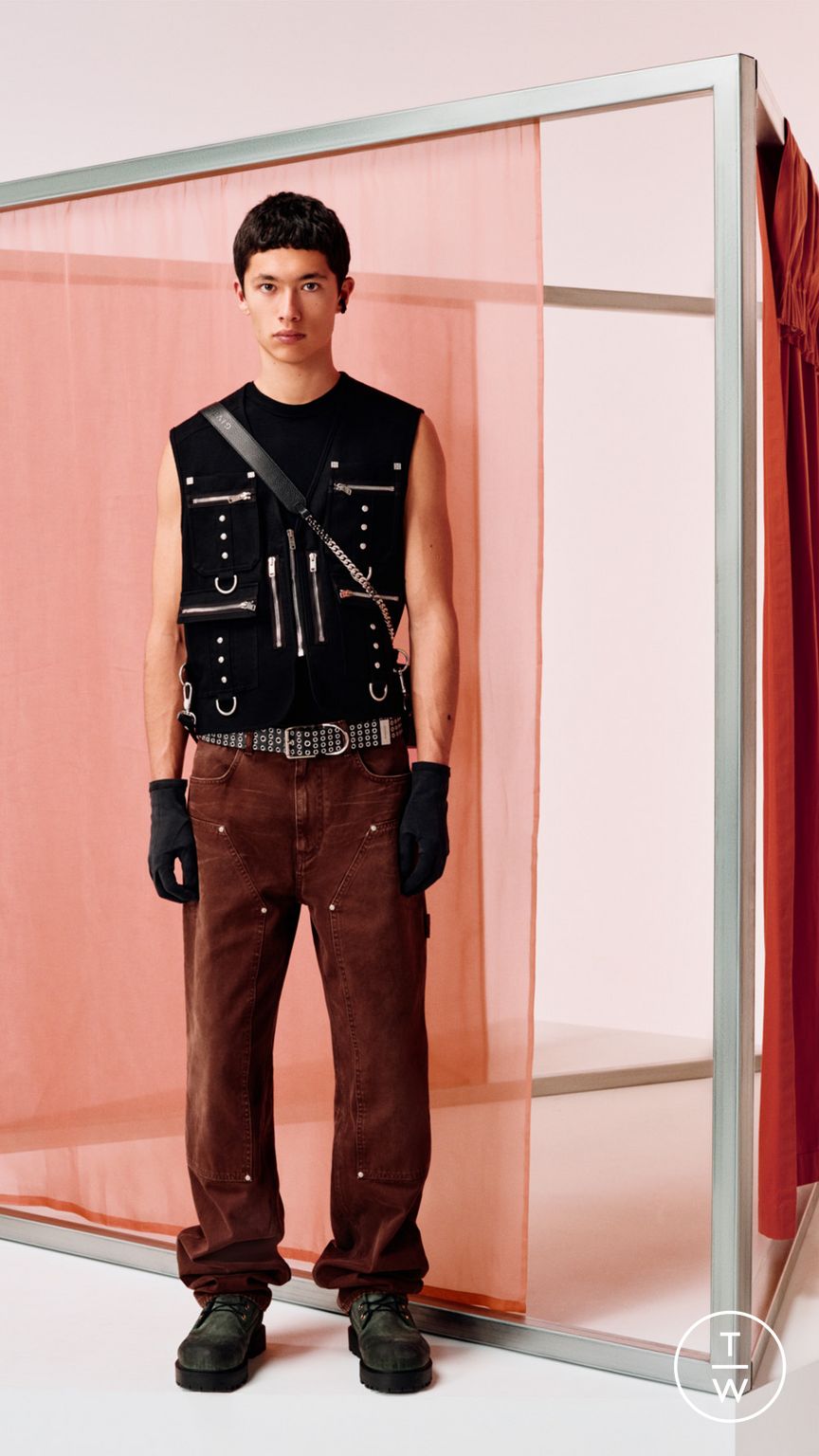 Fashion Week Paris Resort 2024 look 12 from the Givenchy collection 男装