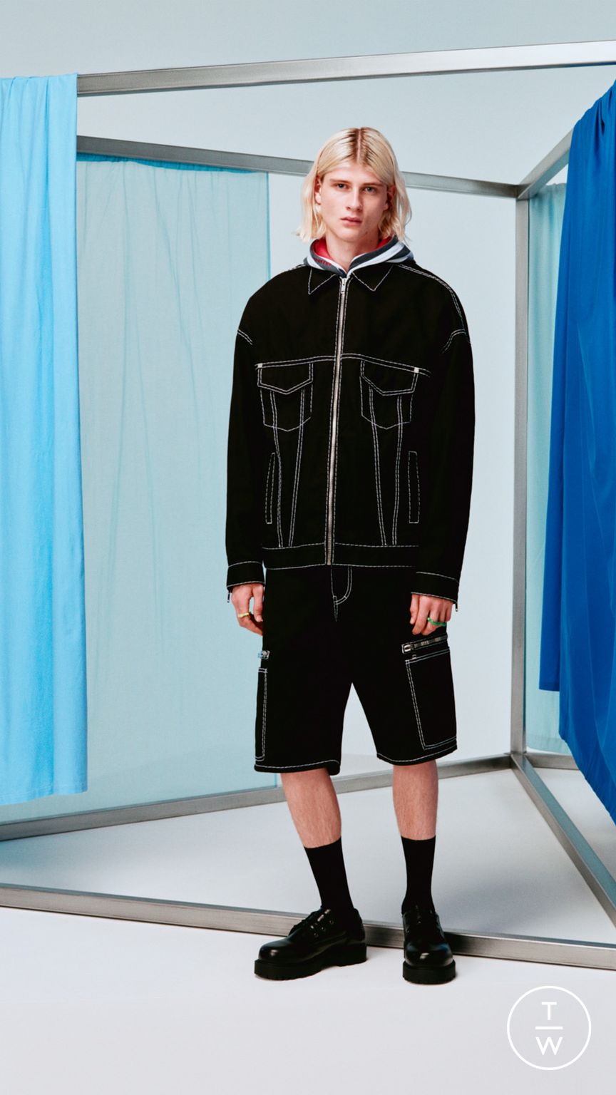 Fashion Week Paris Resort 2024 look 17 from the Givenchy collection menswear