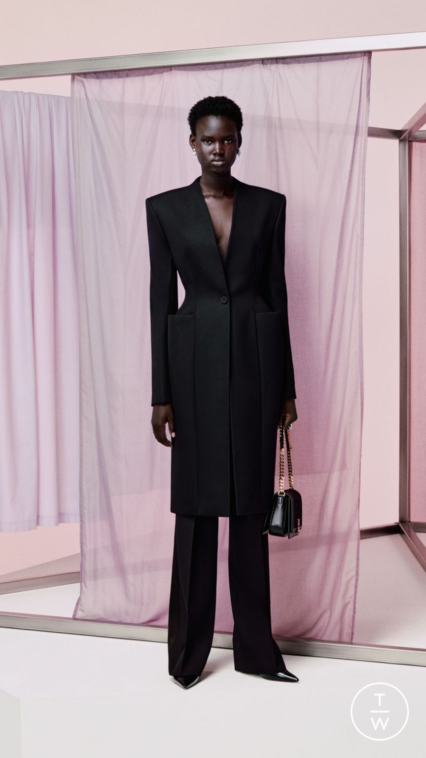 Fashion Week Paris Resort 2024 look 1 de la collection Givenchy womenswear