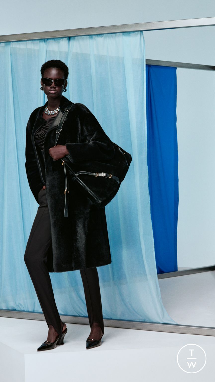 Fashion Week Paris Resort 2024 look 4 de la collection Givenchy womenswear