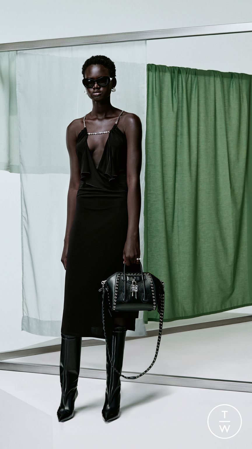 Fashion Week Paris Resort 2024 look 5 de la collection Givenchy womenswear
