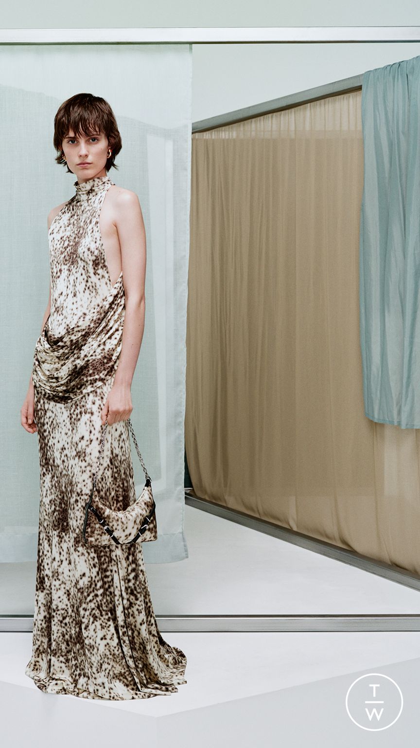 Fashion Week Paris Resort 2024 look 16 de la collection Givenchy womenswear