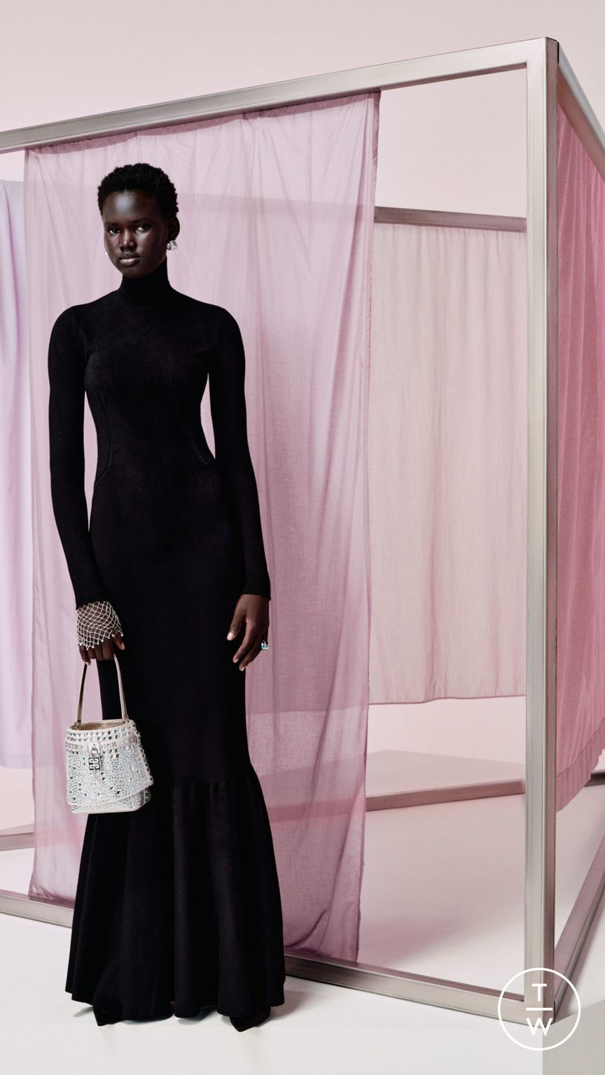 Fashion Week Paris Resort 2024 look 21 de la collection Givenchy womenswear