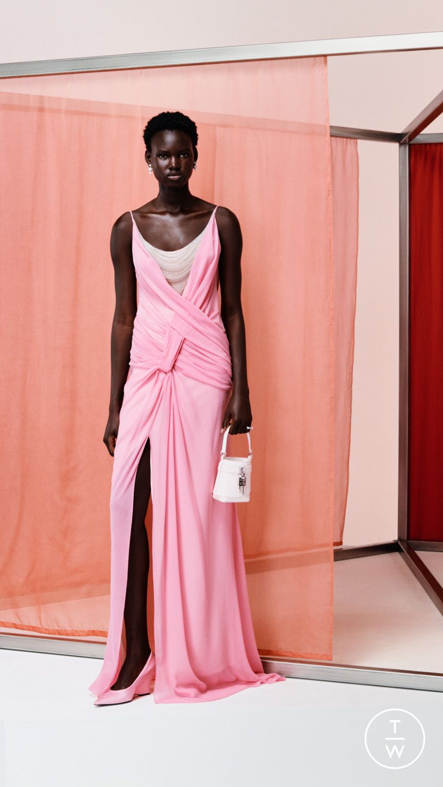 Fashion Week Paris Resort 2024 look 22 de la collection Givenchy womenswear