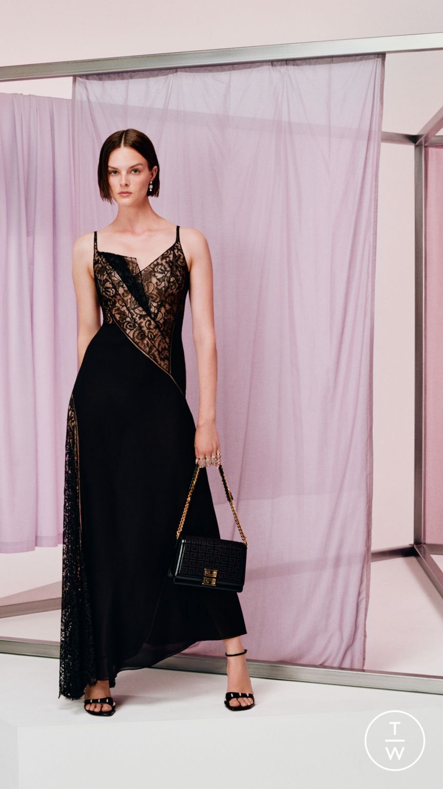 Fashion Week Paris Resort 2024 look 24 from the Givenchy collection 女装