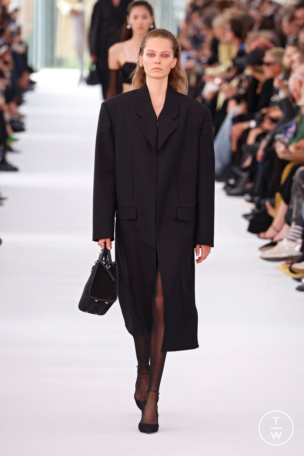 Fashion Week Paris Spring/Summer 2024 look 3 from the Givenchy collection 女装