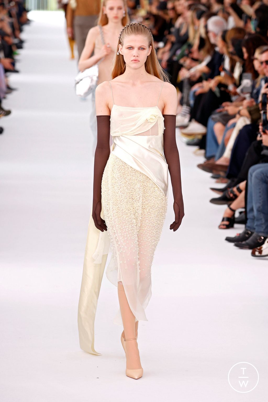 Fashion Week Paris Spring/Summer 2024 look 10 from the Givenchy collection womenswear