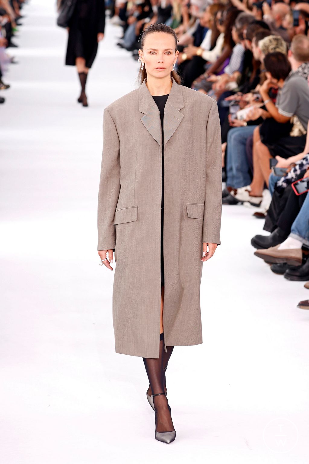 Fashion Week Paris Spring/Summer 2024 look 19 from the Givenchy collection 女装