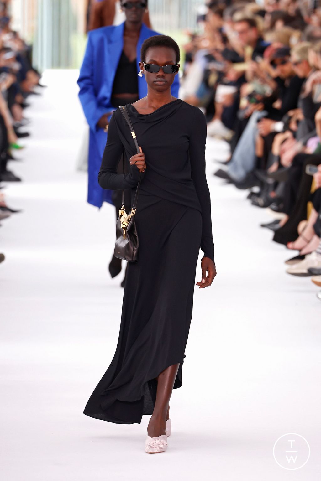 Fashion Week Paris Spring/Summer 2024 look 22 from the Givenchy collection 女装