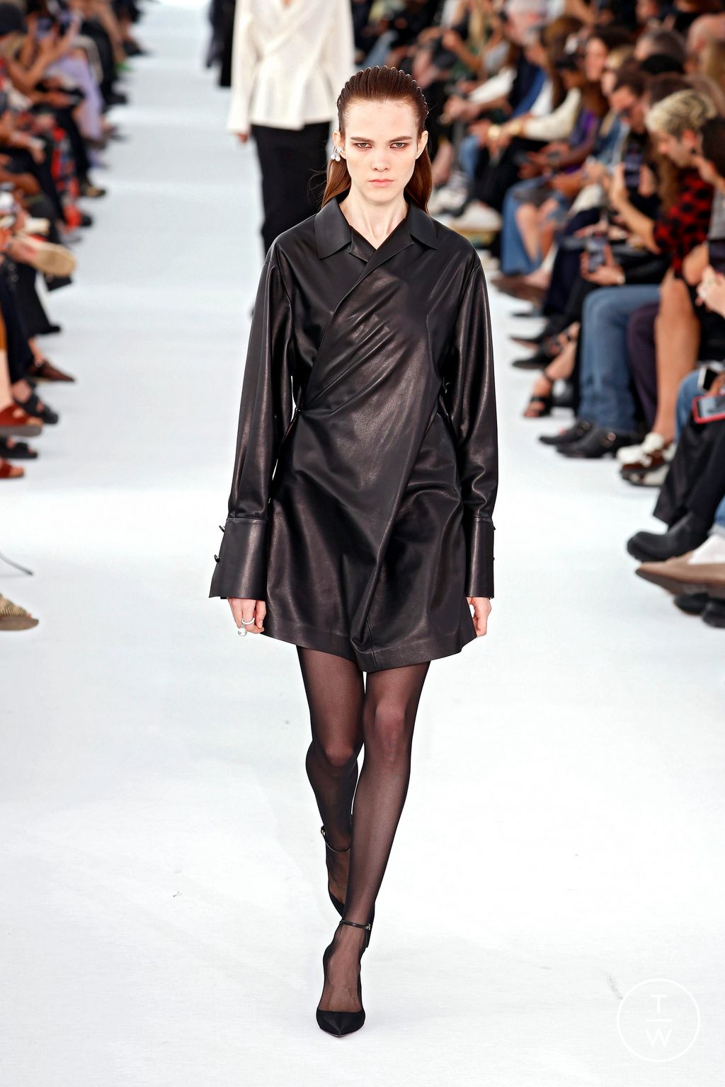 Fashion Week Paris Spring/Summer 2024 look 33 from the Givenchy collection 女装