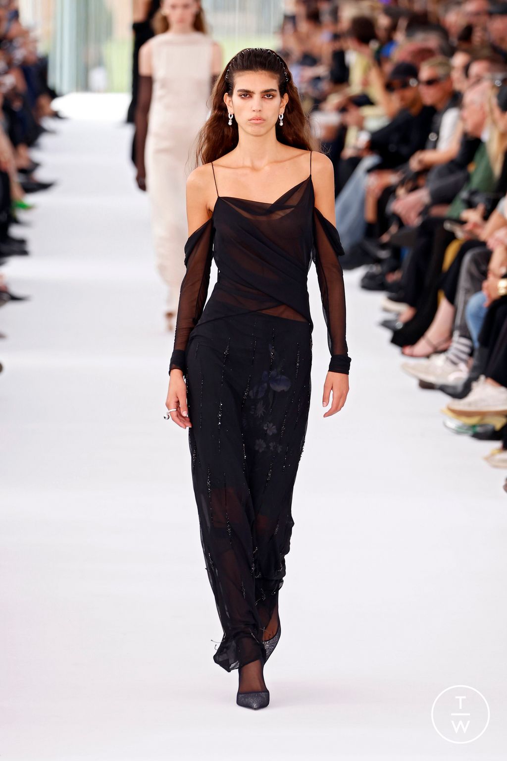 Fashion Week Paris Spring/Summer 2024 look 38 from the Givenchy collection womenswear