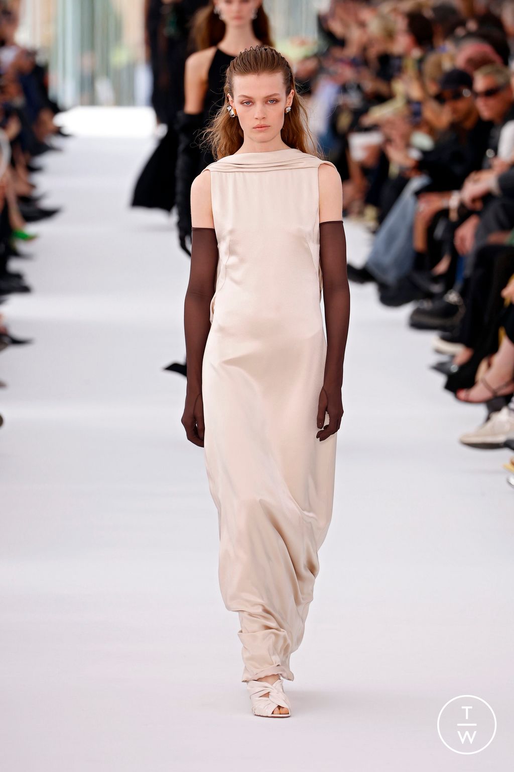 Fashion Week Paris Spring/Summer 2024 look 39 from the Givenchy collection womenswear