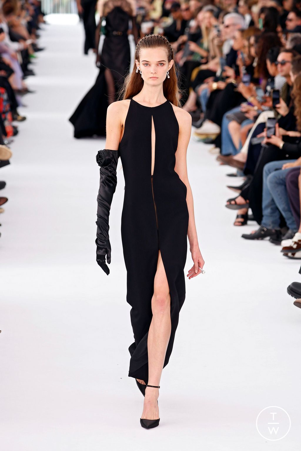 Fashion Week Paris Spring/Summer 2024 look 40 from the Givenchy collection womenswear