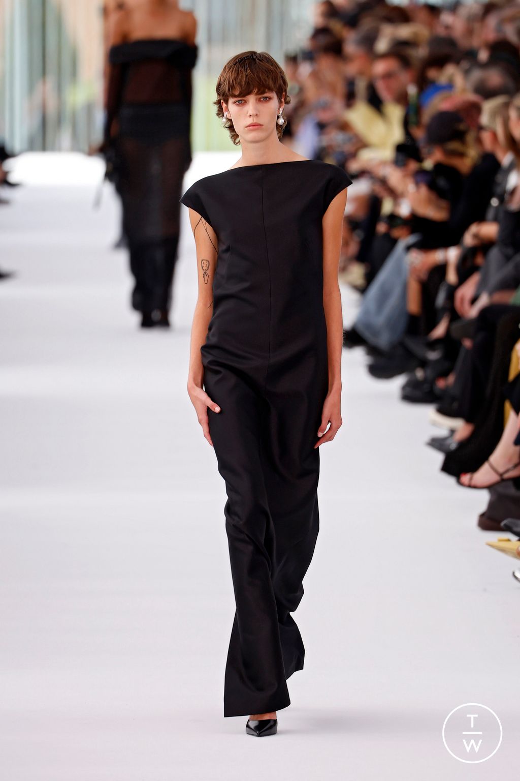 Fashion Week Paris Spring/Summer 2024 look 42 from the Givenchy collection womenswear