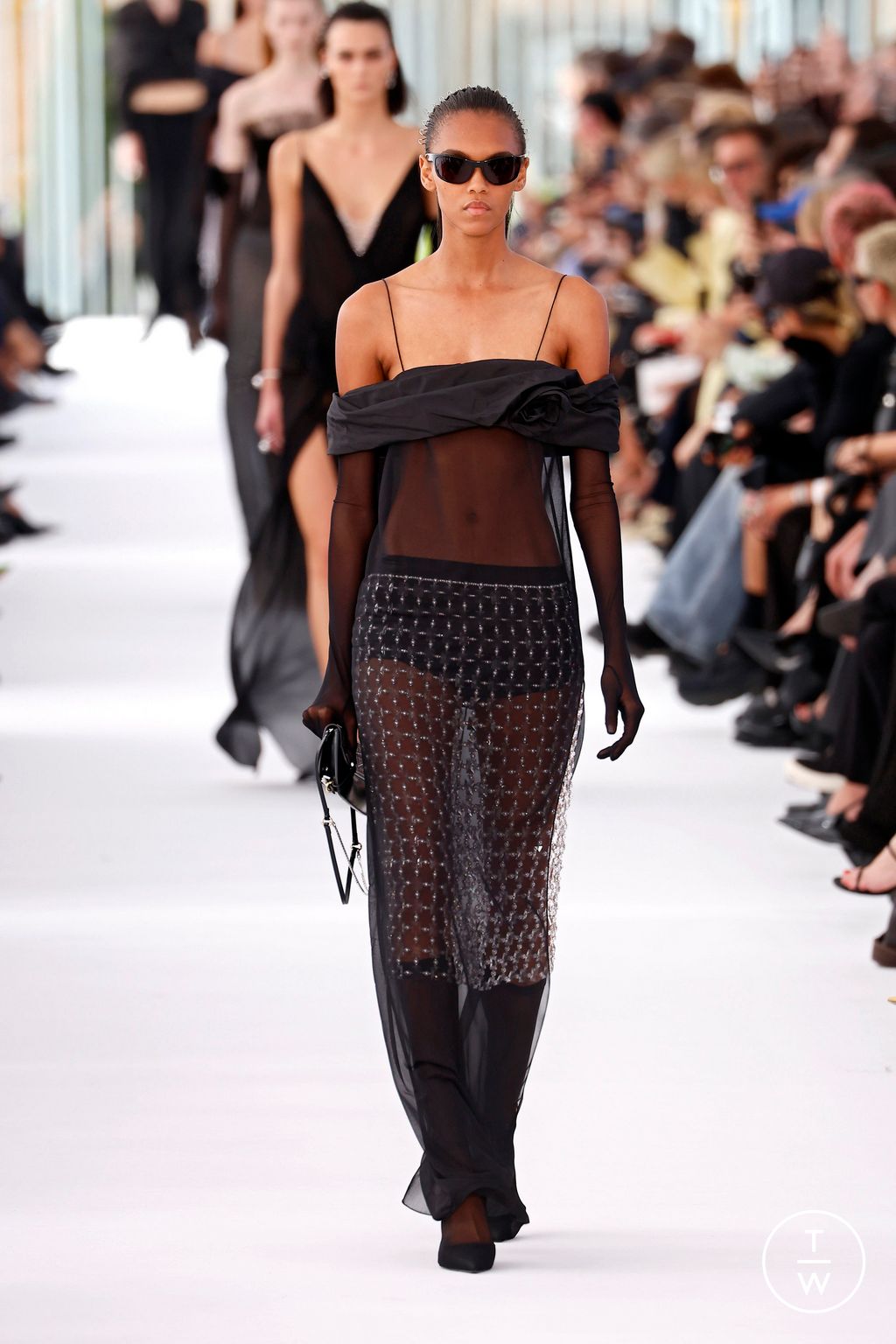Fashion Week Paris Spring/Summer 2024 look 43 from the Givenchy collection womenswear