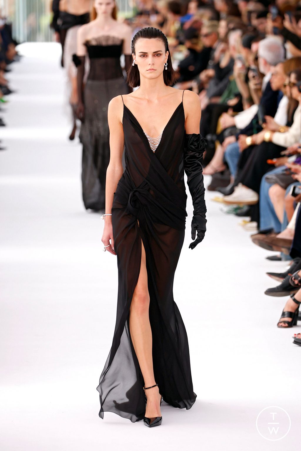 Fashion Week Paris Spring/Summer 2024 look 44 from the Givenchy collection womenswear