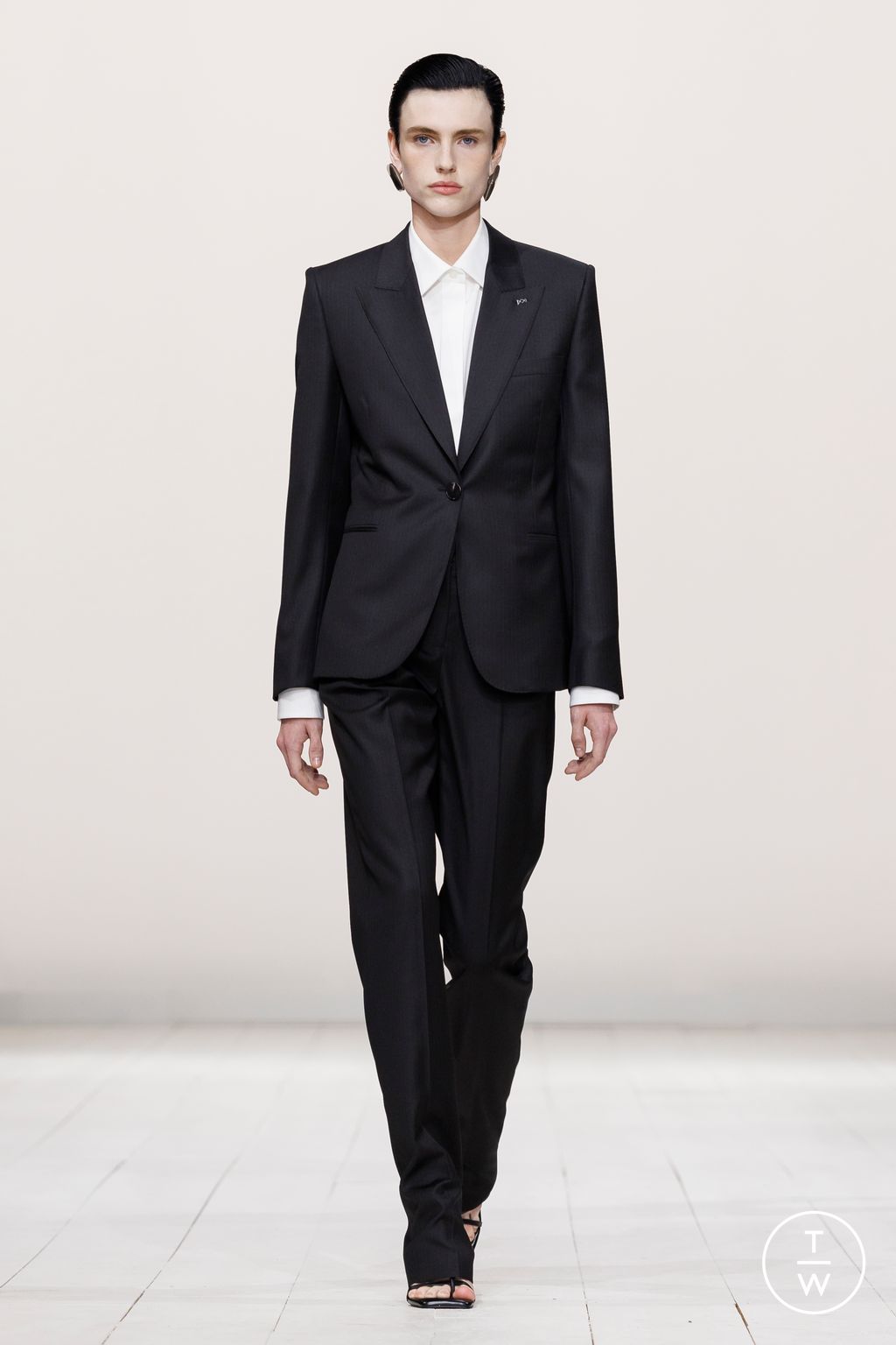 Fashion Week Paris Spring/Summer 2026 look 10 from the Givenchy collection 女装
