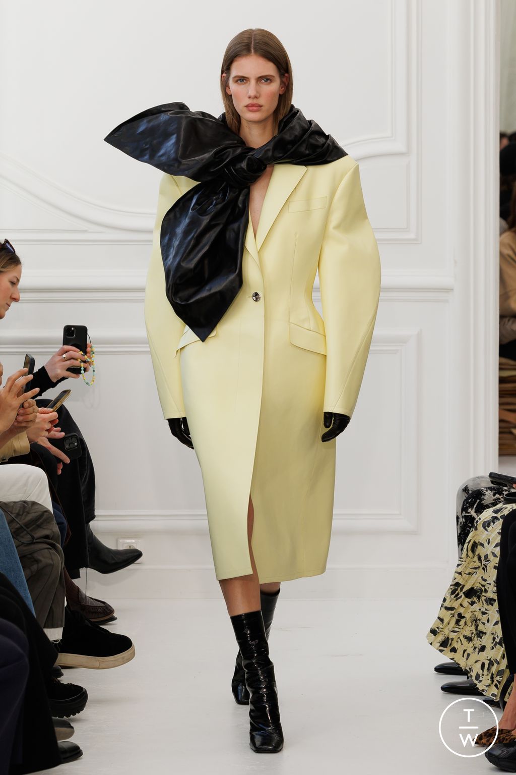 Fashion Week Paris Fall/Winter 2025 look 5 from the Givenchy collection womenswear