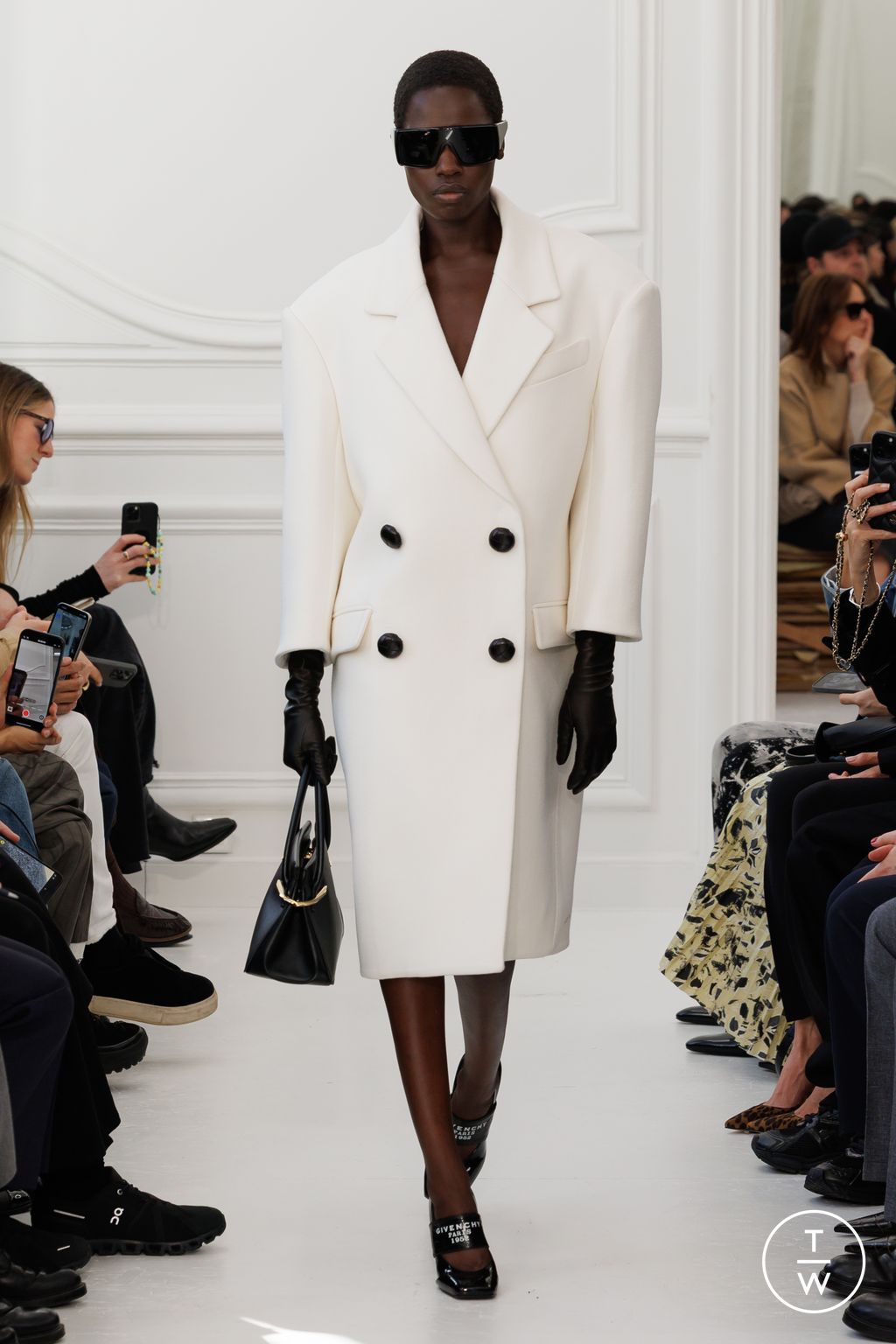 Fashion Week Paris Fall/Winter 2025 look 13 from the Givenchy collection womenswear