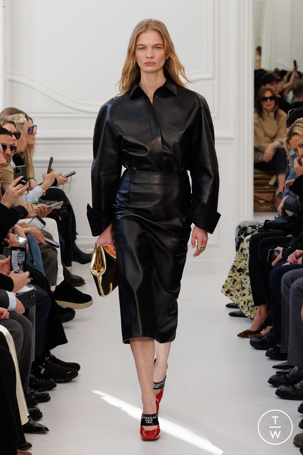 Fashion Week Paris Fall/Winter 2025 look 28 de la collection Givenchy womenswear