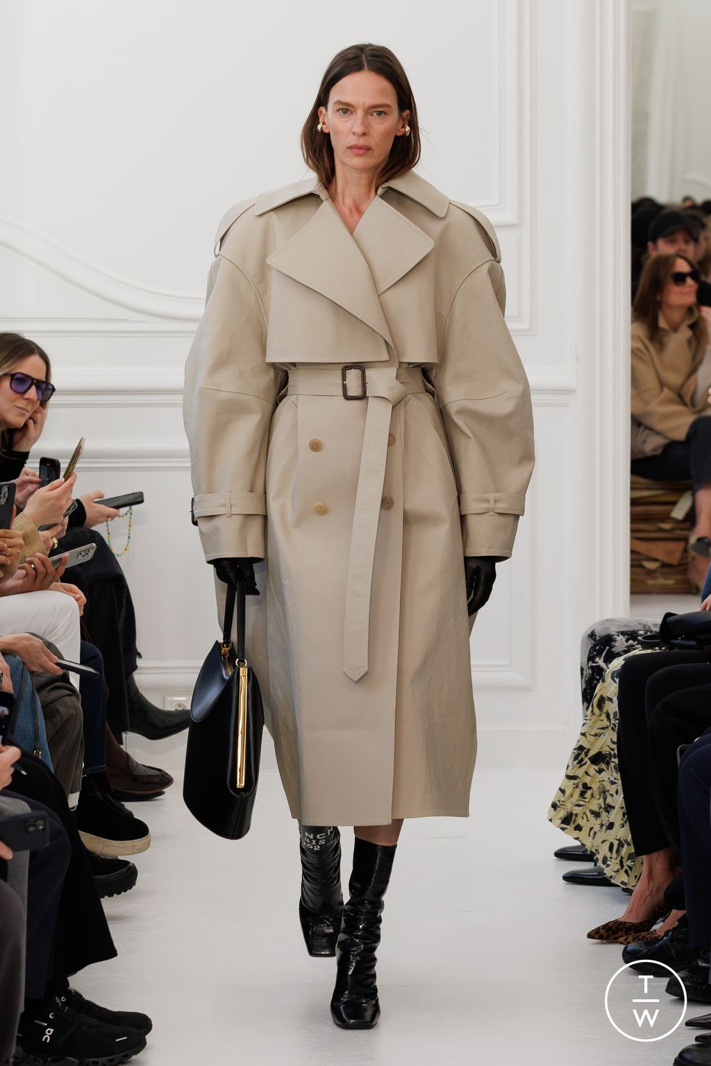 Fashion Week Paris Fall/Winter 2025 look 31 from the Givenchy collection womenswear