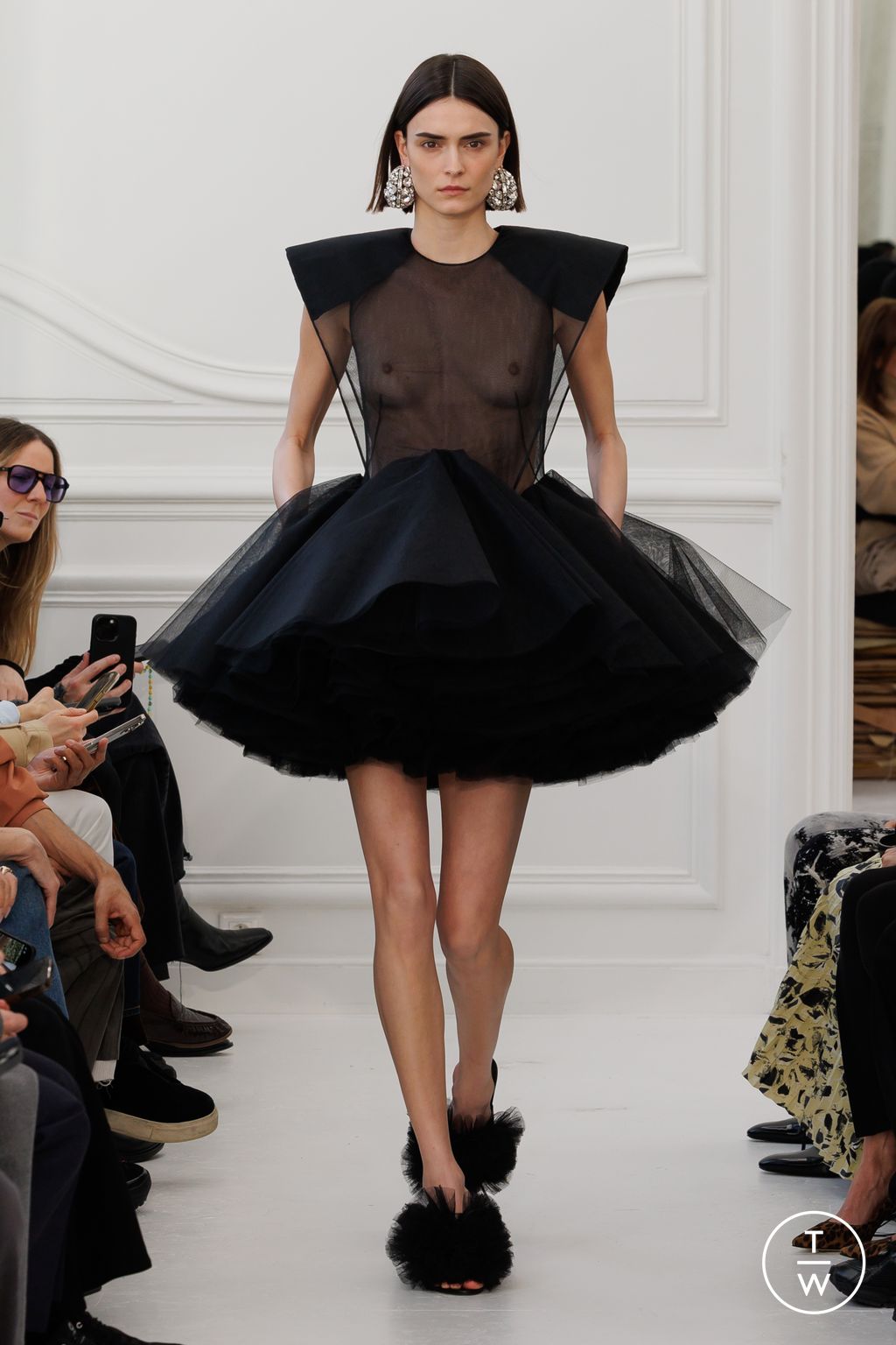 Fashion Week Paris Fall/Winter 2025 look 43 from the Givenchy collection womenswear