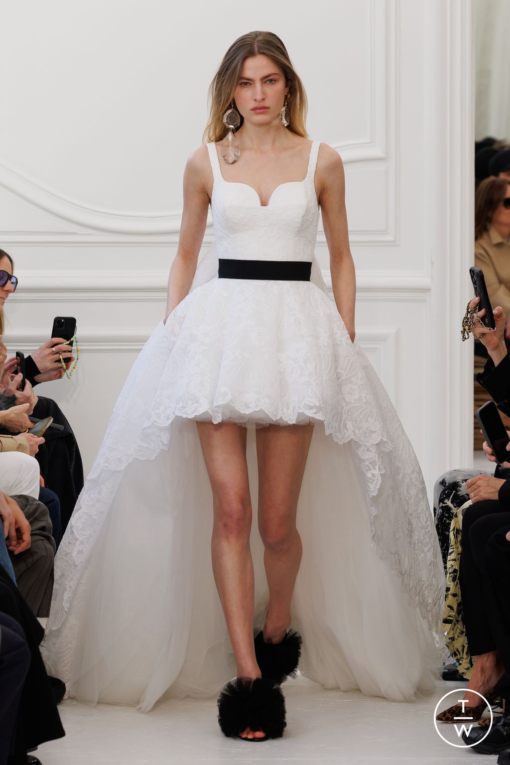 Fashion Week Paris Fall/Winter 2025 look 50 from the Givenchy collection womenswear