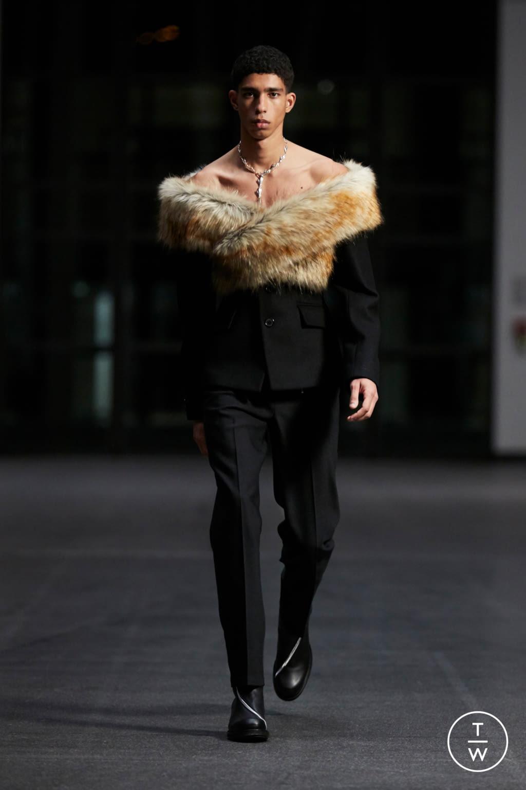 Fashion Week Paris Fall/Winter 2021 look 28 from the GmbH collection 男装