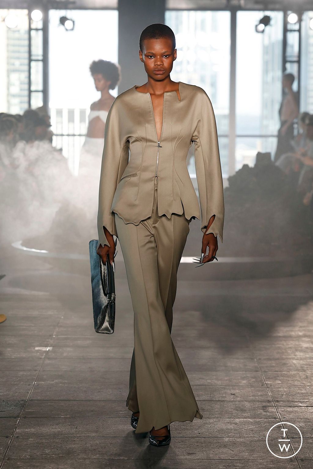 Fashion Week New York Spring/Summer 2025 look 24 from the Grace Ling collection 女装