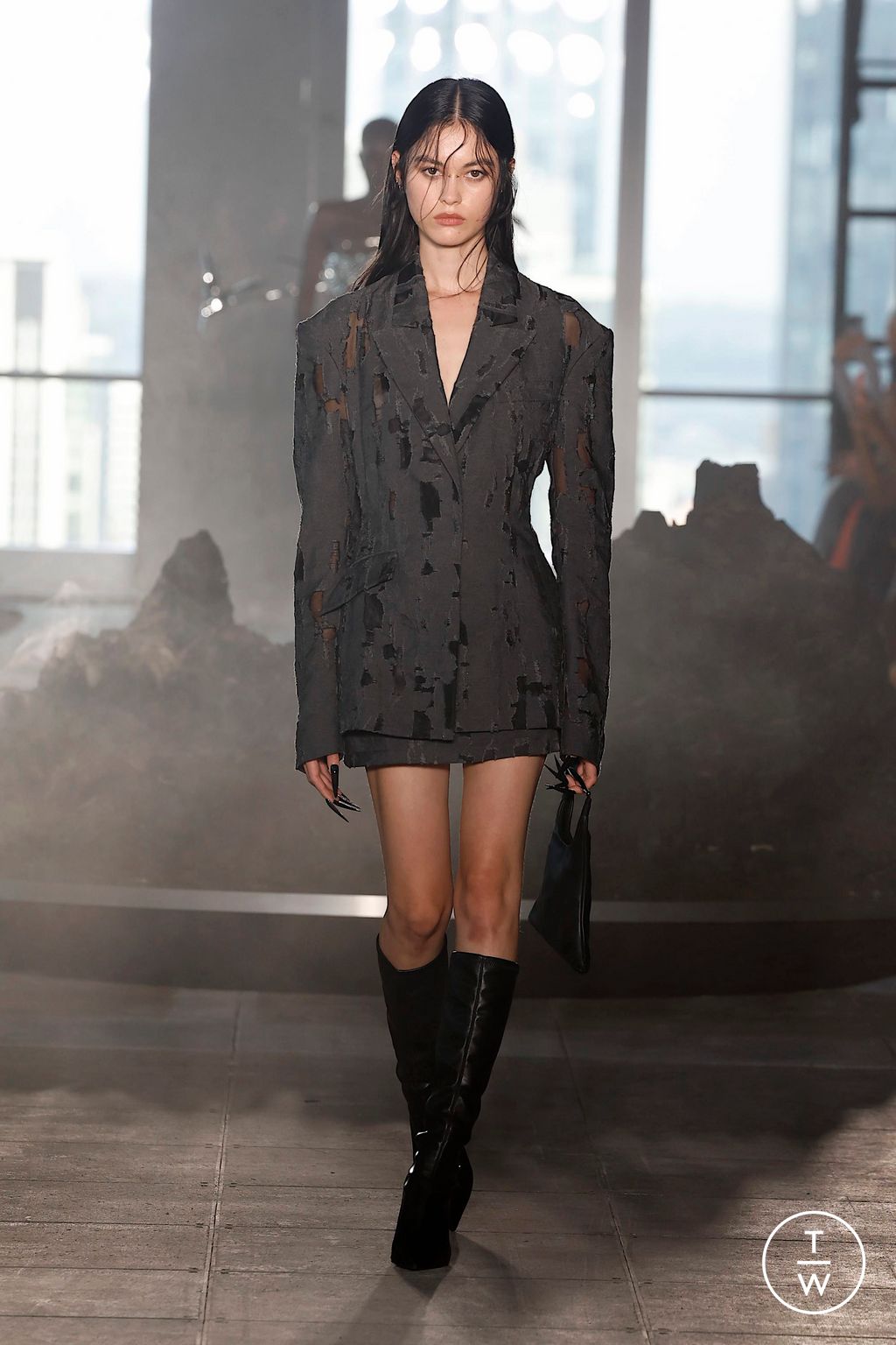Fashion Week New York Spring/Summer 2025 look 33 from the Grace Ling collection 女装