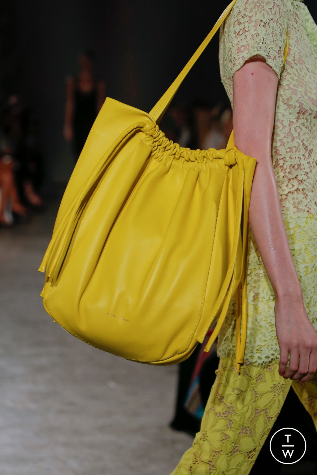 Fashion Week New York Spring/Summer 2023 look 8 de la collection Proenza Schouler womenswear accessories