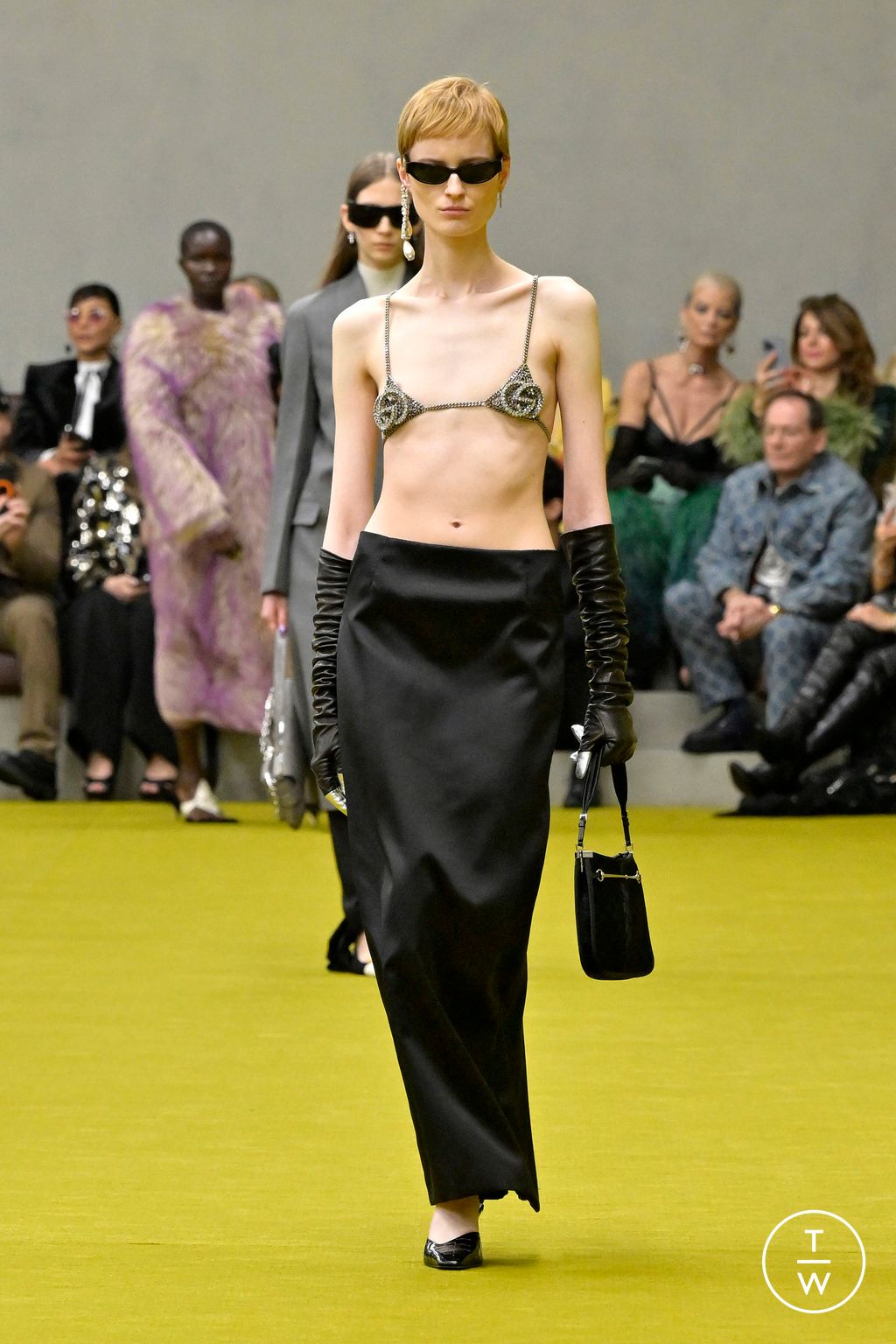 Fashion Week Milan Fall/Winter 2023 look 1 de la collection Gucci womenswear