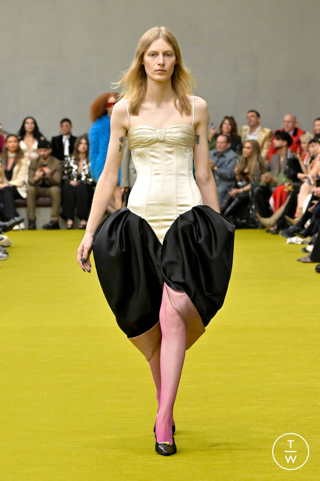 Fashion Week Milan Fall/Winter 2023 look 7 de la collection Gucci womenswear