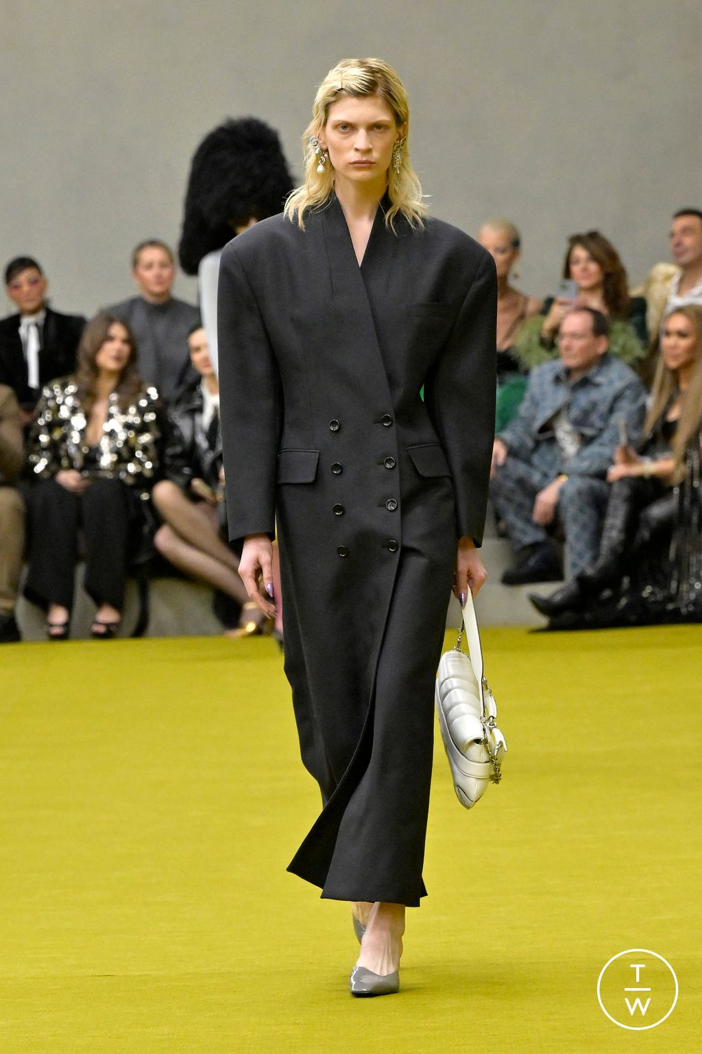 Fashion Week Milan Fall/Winter 2023 look 19 from the Gucci collection womenswear