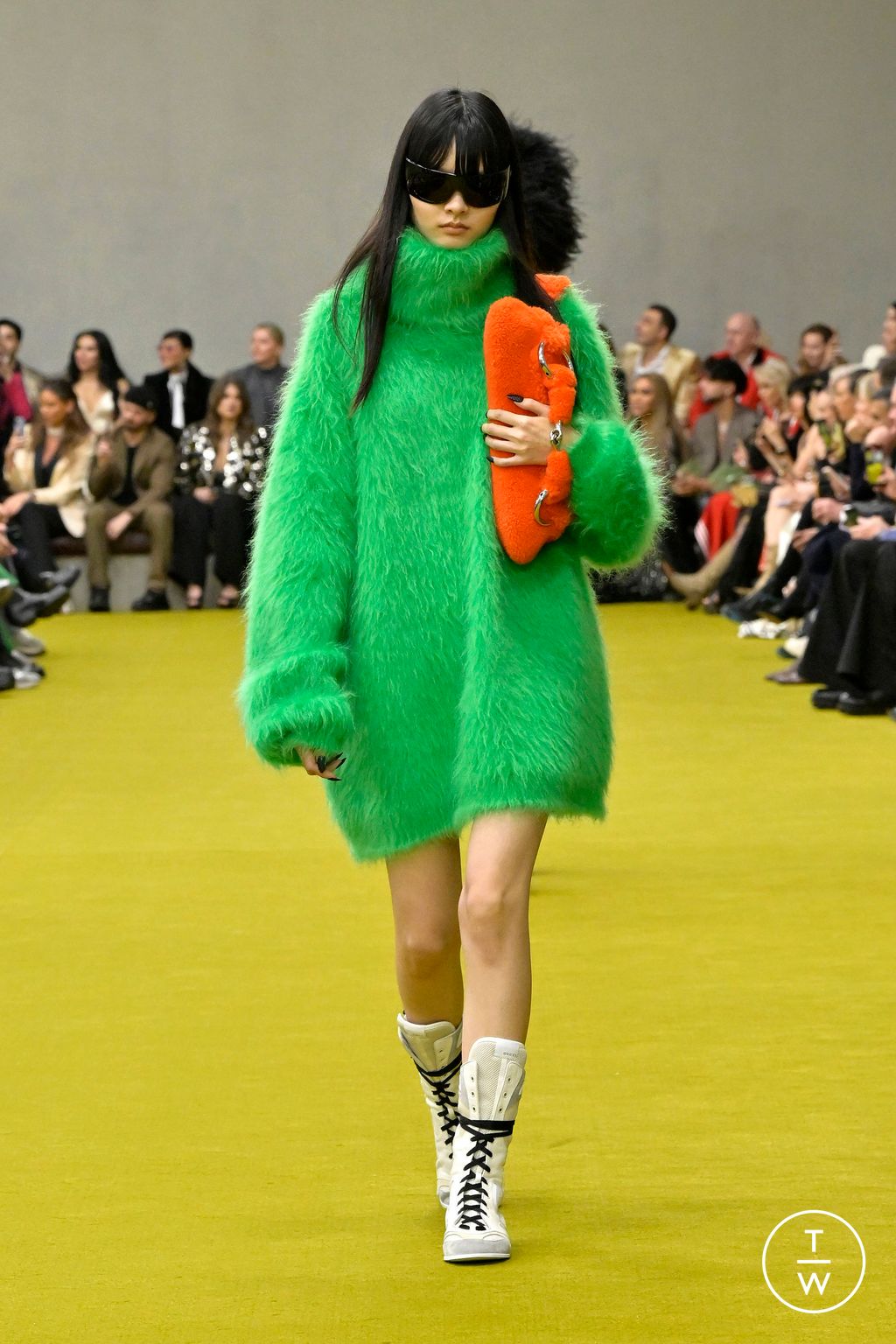 Fashion Week Milan Fall/Winter 2023 look 20 from the Gucci collection womenswear
