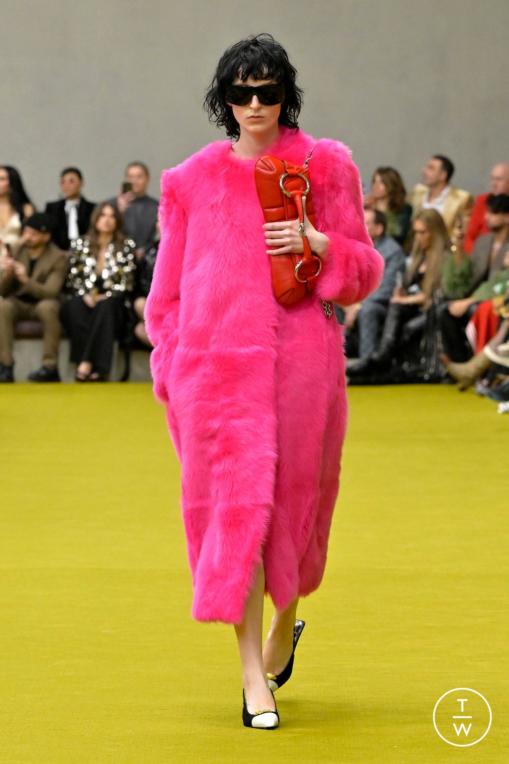 Fashion Week Milan Fall/Winter 2023 look 38 from the Gucci collection womenswear