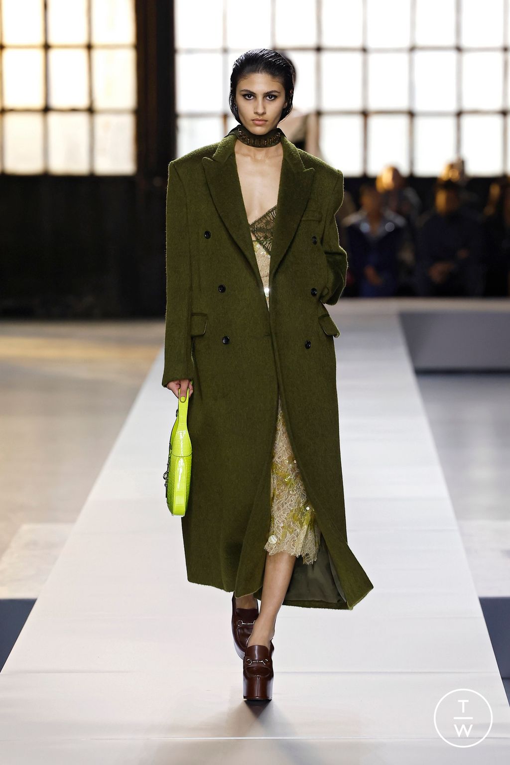 Fashion Week Milan Fall/Winter 2024 look 14 de la collection Gucci womenswear
